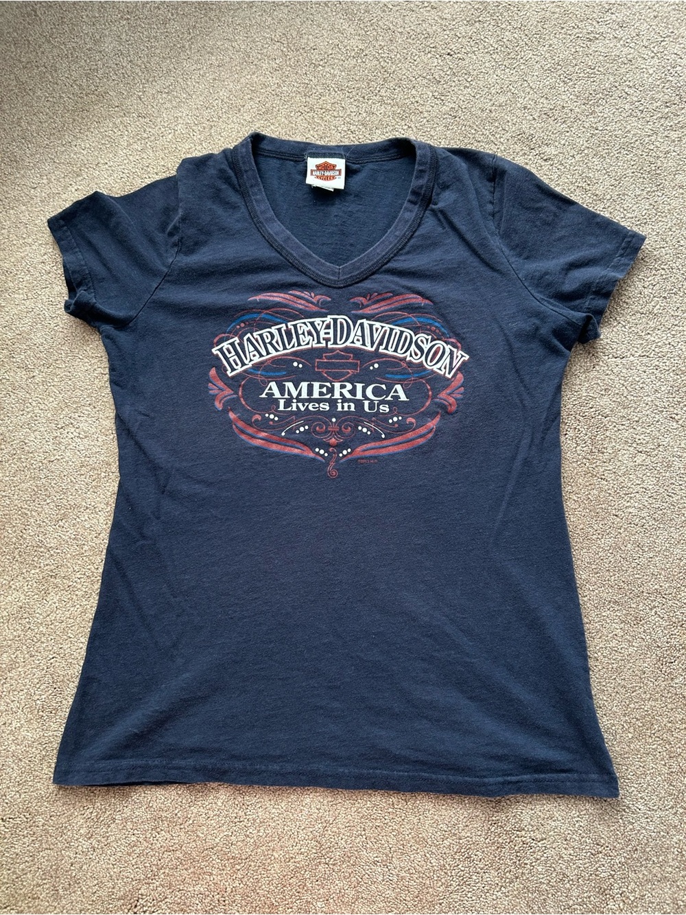 Harley-Davidson Navy Short Sleeve V‑Neck Tee with Red Accent Graphic